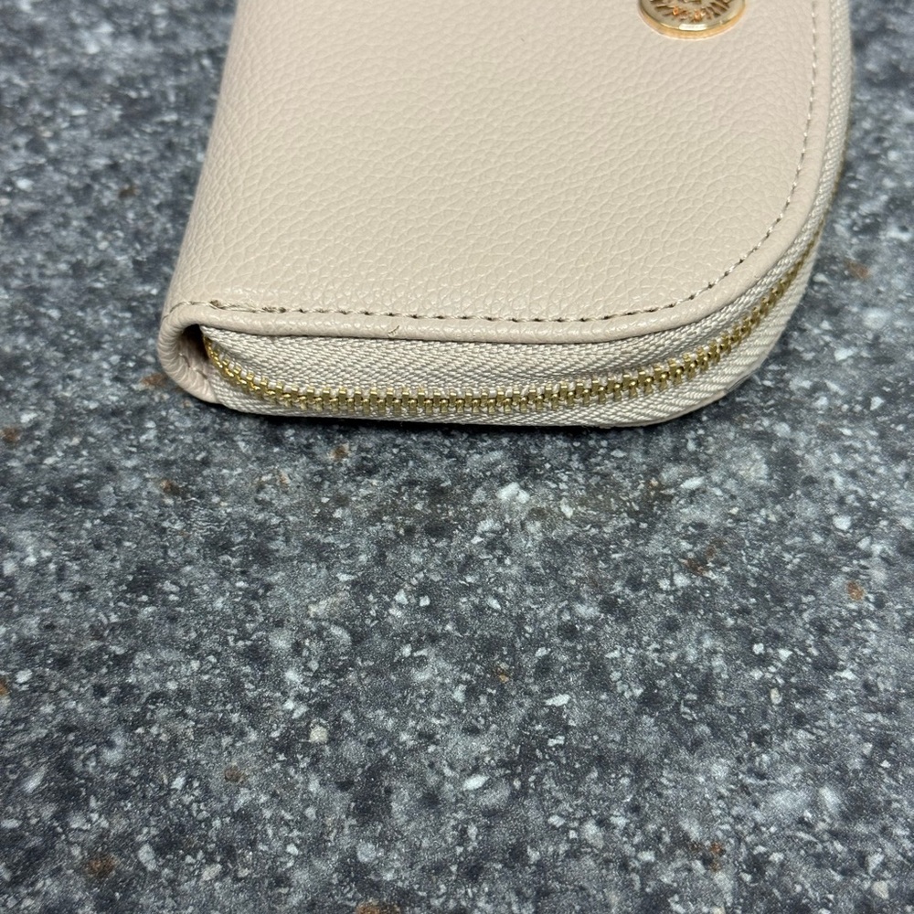 Anne Klein Curved Zipper Dome Coin/Card Holder Pouch Keychain Wallet Beige - Picture 7 of 13